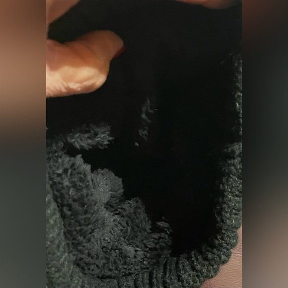 Nollia NWOT Women Black White Hearts Knit Beanie Hat Fur Pom Sherpa Fleece Lined - Picture 5 of 6